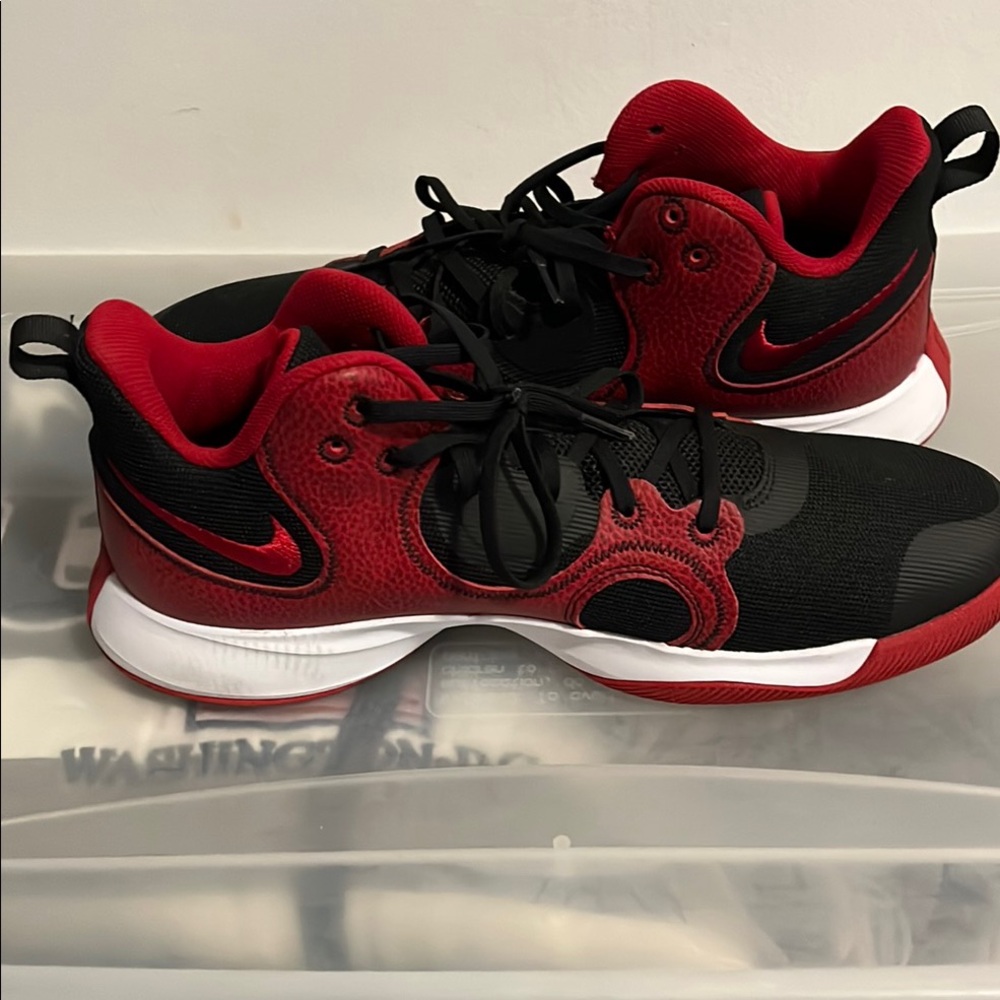 Nike Men’s Black and Red Sneakers